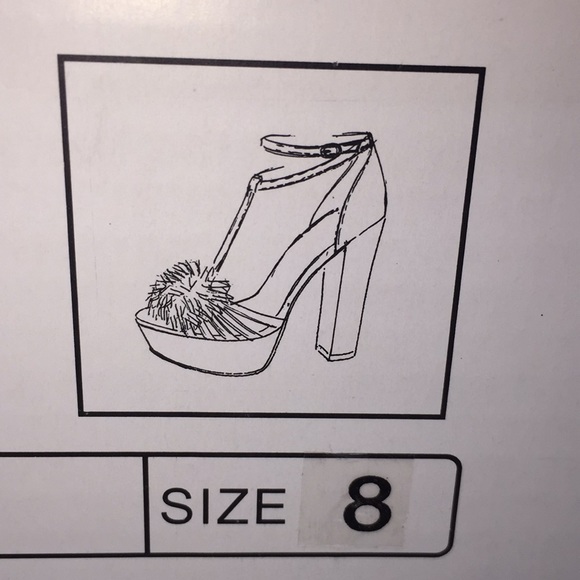 Qupid Woman’s Red Pumps Platform Heels Real Rabbit Fur Pom Poms Size 8 - Picture 10 of 14